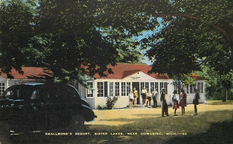 Maplewood Resort (Smallbones Resort) - Vintage Postcard (newer photo)